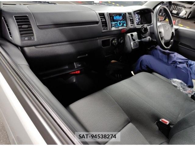 Toyota HIACE VAN 2024-02 8812585-3