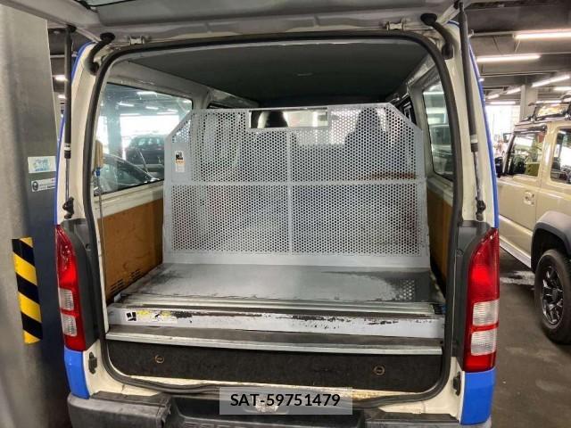 Toyota HIACE VAN 2016-04 8812597-2