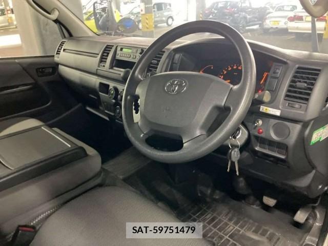 Toyota HIACE VAN 2016-04 8812597-3