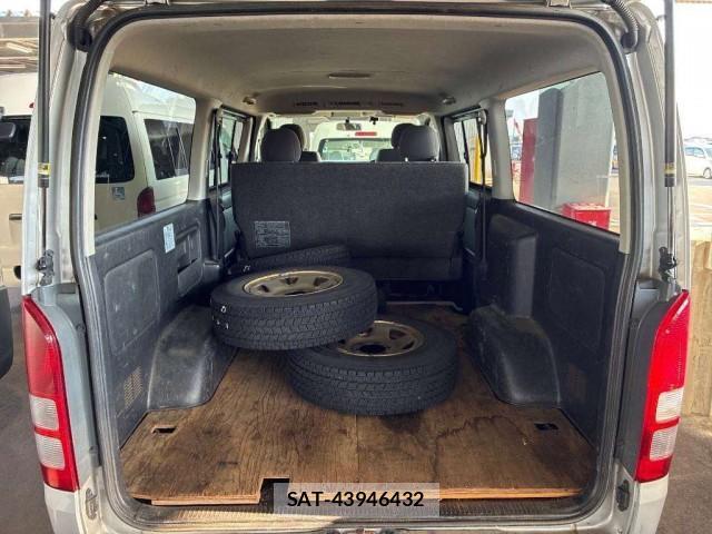 Toyota HIACE VAN 2012-07 8812600-2