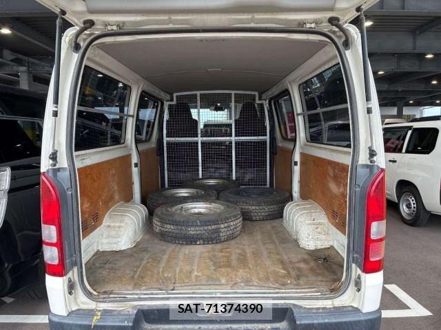 Toyota HIACE VAN 2016-01 8812602-2
