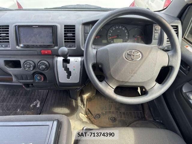 Toyota HIACE VAN 2016-01 8812602-3