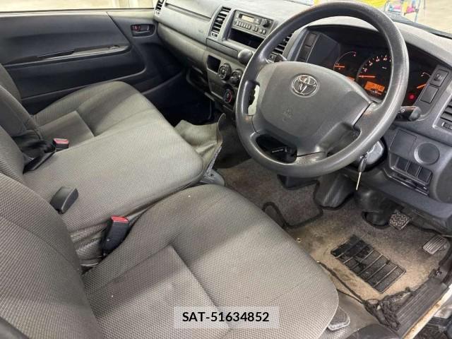 Toyota HIACE VAN 2016-08 8812606-3