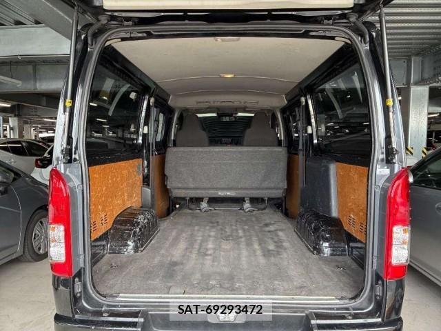 Toyota HIACE VAN 2018-02 8812609-2