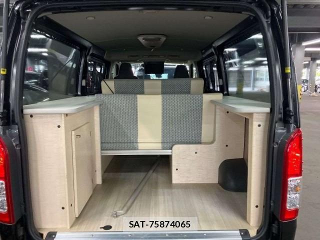 Toyota HIACE VAN 2023-03 8812617-2