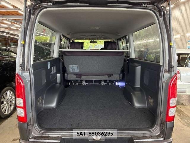 Toyota HIACE VAN 2013-11 8812621-2