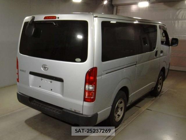 Toyota HIACE VAN 2017-06 8812630-1
