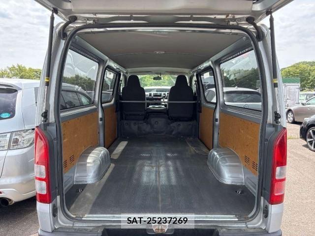 Toyota HIACE VAN 2017-06 8812630-2