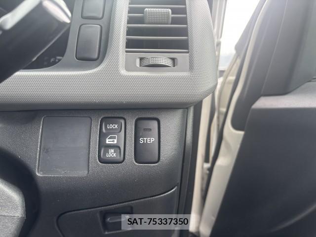 Toyota HIACE VAN 2005-08 8812712-11