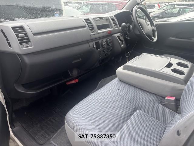 Toyota HIACE VAN 2005-08 8812712-2