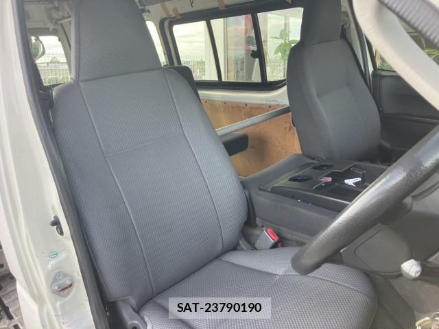 Toyota HIACE VAN 2012-01 8812727-5