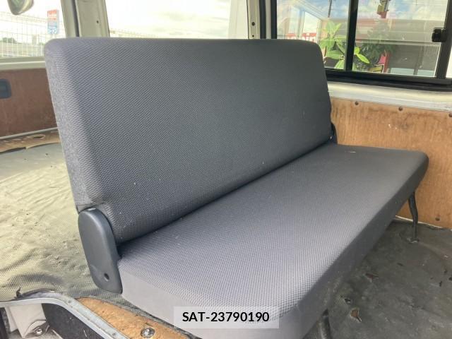 Toyota HIACE VAN 2012-01 8812727-6