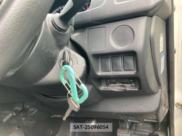 Toyota HIACE VAN 2018-12 8812982-14
