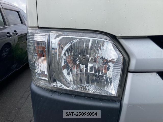 Toyota HIACE VAN 2018-12 8812982-2