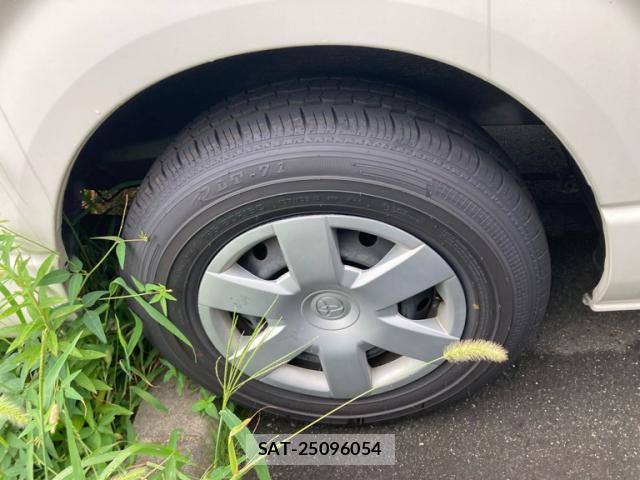 Toyota HIACE VAN 2018-12 8812982-6