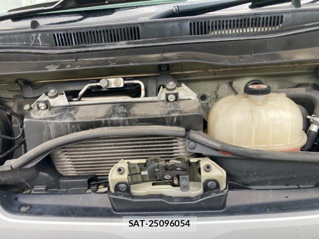Toyota HIACE VAN 2018-12 8812982-7