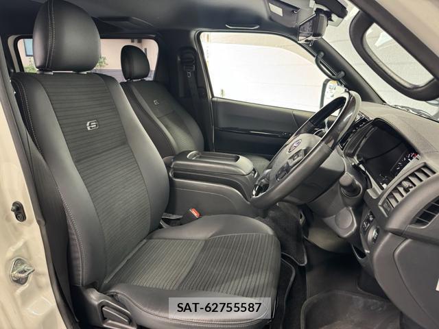 Toyota HIACE VAN 2025-07 8813111-4