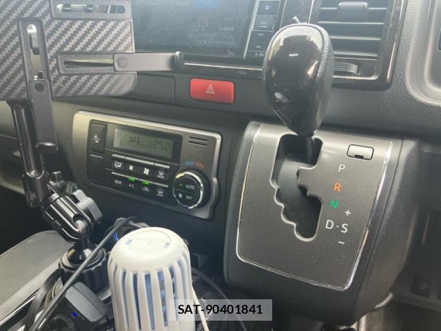 Toyota HIACE VAN 2020-05 8813344-16