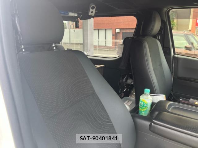 Toyota HIACE VAN 2020-05 8813344-7