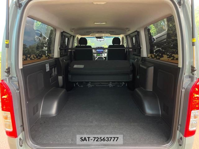 Toyota HIACE VAN 2025-11 8813708-10