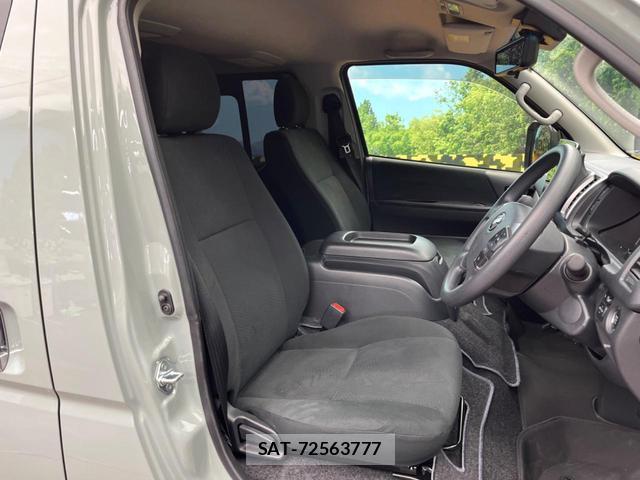 Toyota HIACE VAN 2025-11 8813708-8