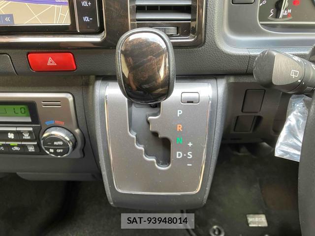 Toyota HIACE VAN 2022-09 8813914-14