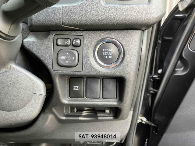 Toyota HIACE VAN 2022-09 8813914-15