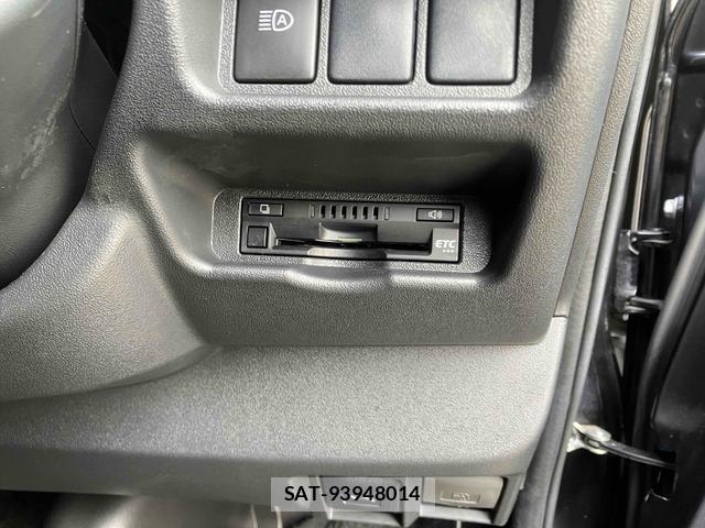 Toyota HIACE VAN 2022-09 8813914-16