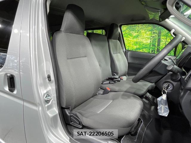Toyota HIACE VAN 2026-05 8814196-7