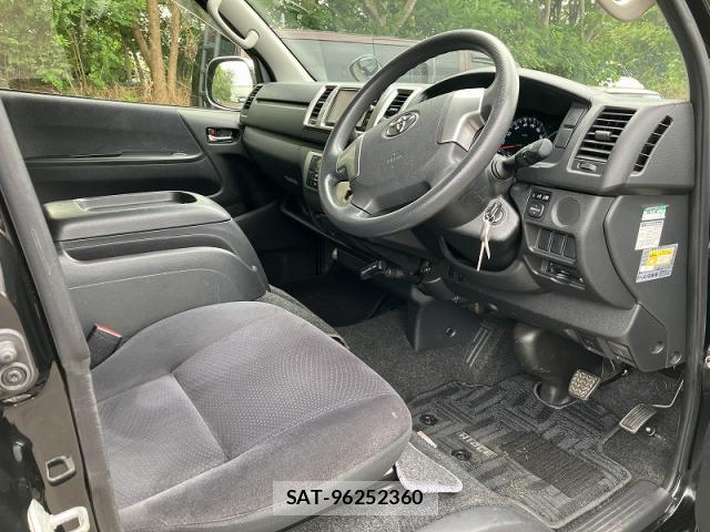 Toyota HIACE VAN 2017-02 8814476-4