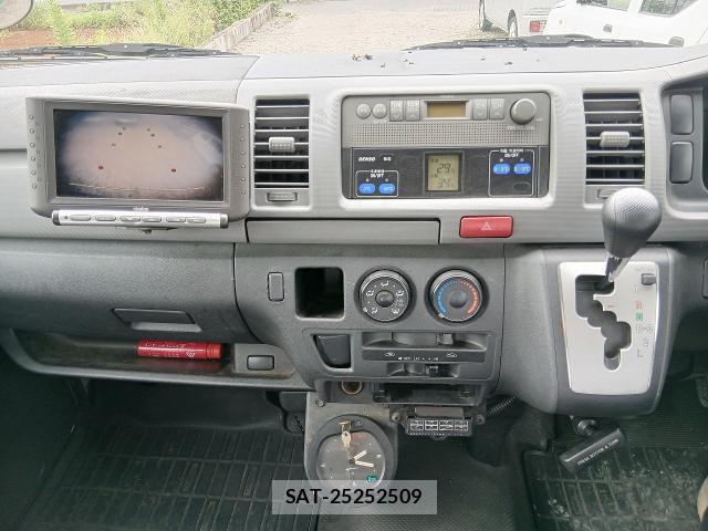 Toyota HIACE VAN 2011-08 8814915-4
