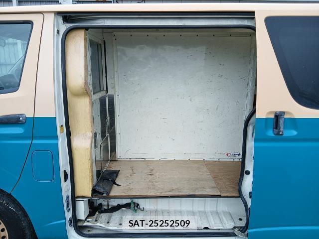 Toyota HIACE VAN 2011-08 8814915-7