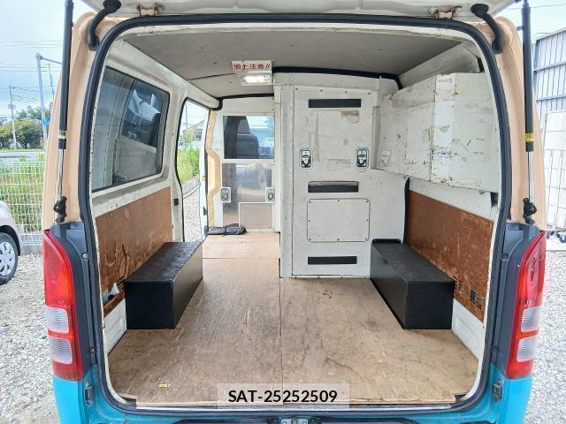 Toyota HIACE VAN 2011-08 8814915-9
