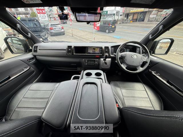 Toyota HIACE VAN 2023-08 8815166-2