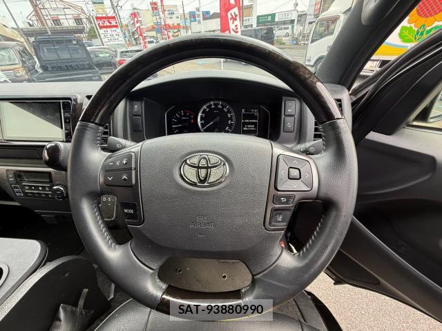Toyota HIACE VAN 2023-08 8815166-3