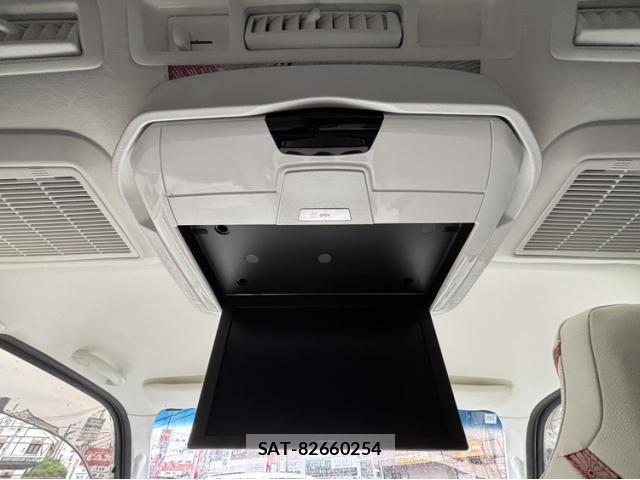 Toyota HIACE VAN 2018-09 8815169-16
