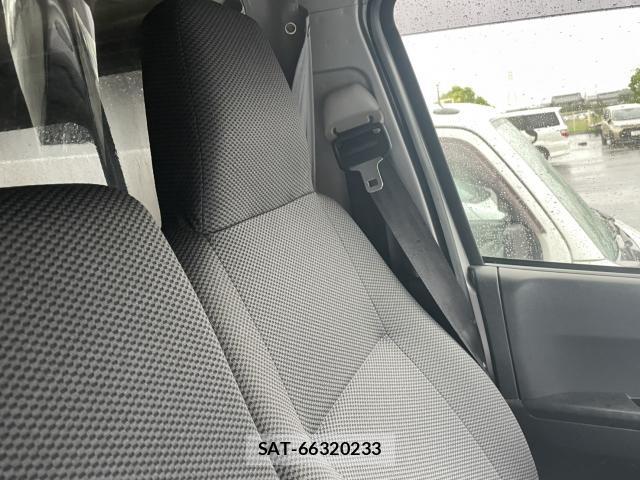 Toyota HIACE VAN 2015-04 8815714-2