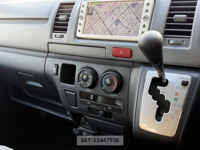 Toyota HIACE VAN 2012-04 8815846-19