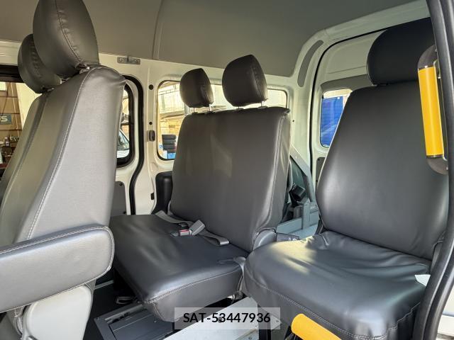 Toyota HIACE VAN 2012-04 8815846-3
