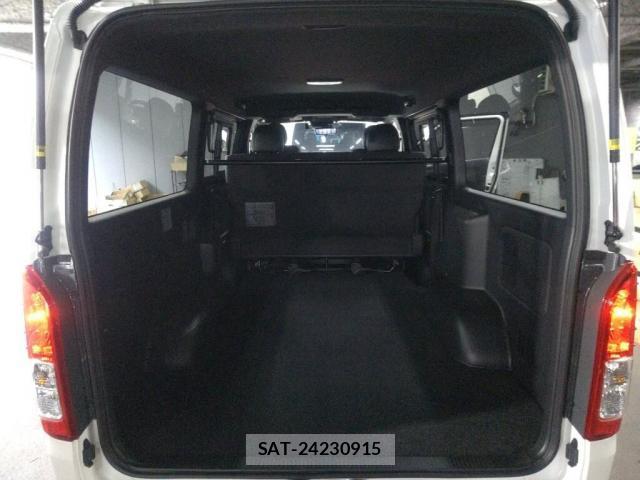 Toyota HIACE VAN 2026-03 8816049-3
