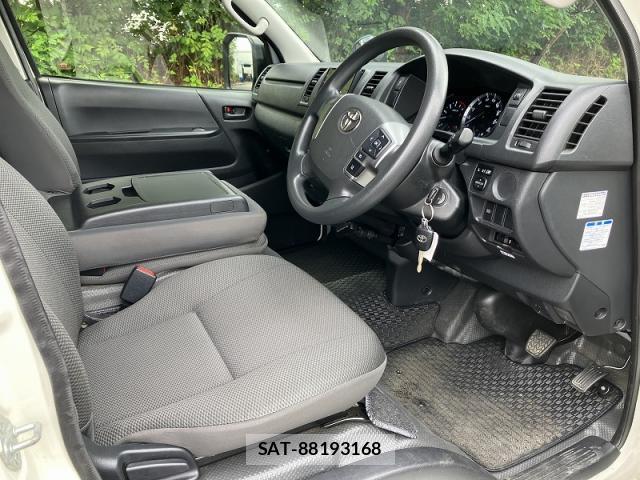 Toyota HIACE VAN 2021-08 8816424-4