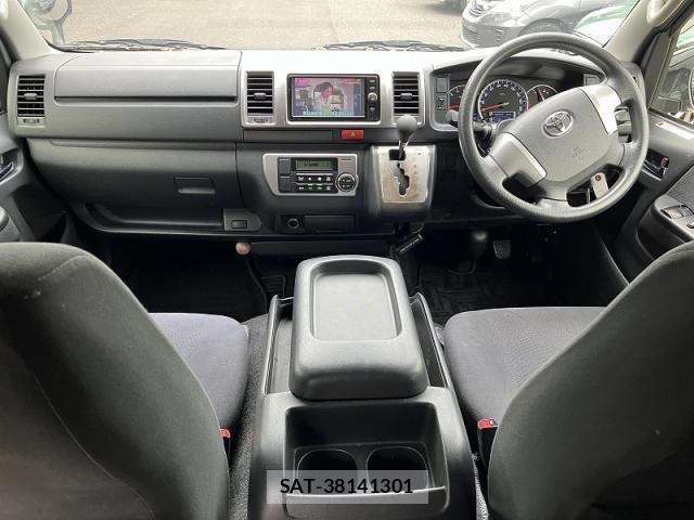 Toyota HIACE VAN 2017-02 8816425-3