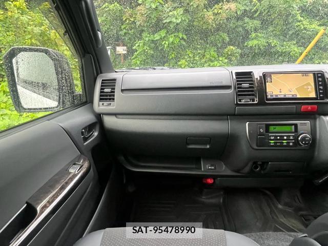 Toyota HIACE VAN 2021-09 8816501-11