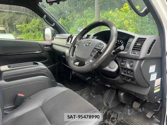 Toyota HIACE VAN 2021-09 8816501-12