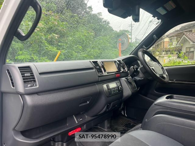 Toyota HIACE VAN 2021-09 8816501-13