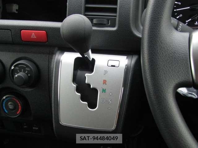 Toyota HIACE VAN 2026-08 8816958-11