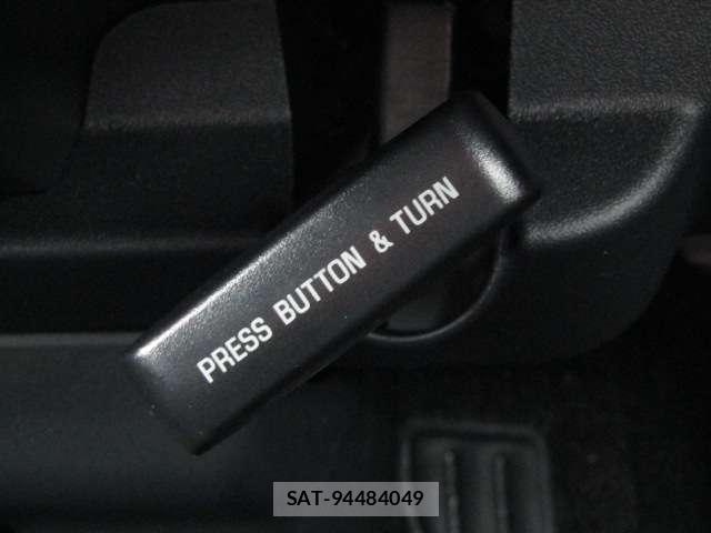 Toyota HIACE VAN 2026-08 8816958-9