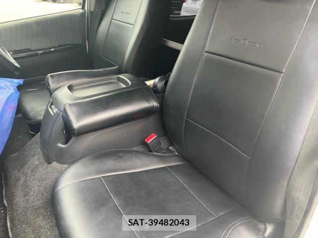 Toyota HIACE VAN 2010-09 8817478-11