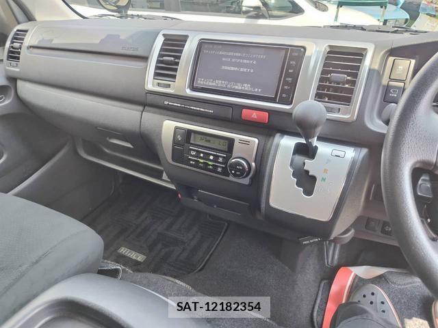 Toyota HIACE VAN 2022-03 8817629-12