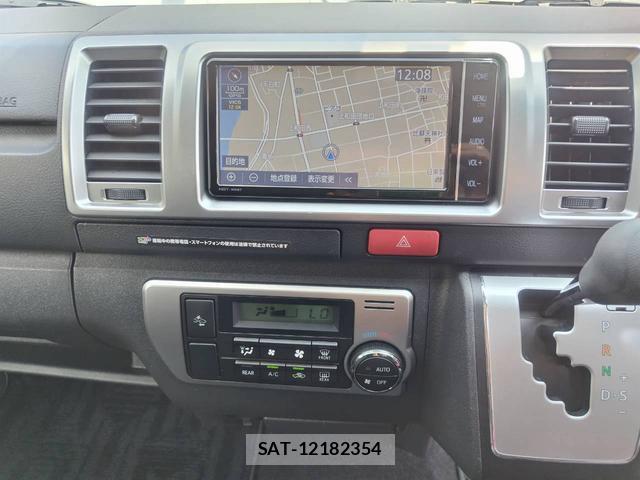 Toyota HIACE VAN 2022-03 8817629-13